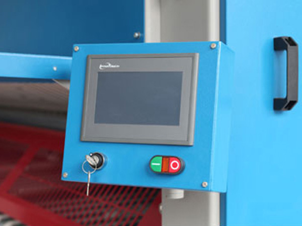 
		床单折叠机
	(图3)